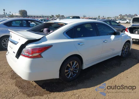 2015 Nissan Altima 2.5 S z USA, uszkodzony, nr VIN 1N4AL3AP8FN896929
